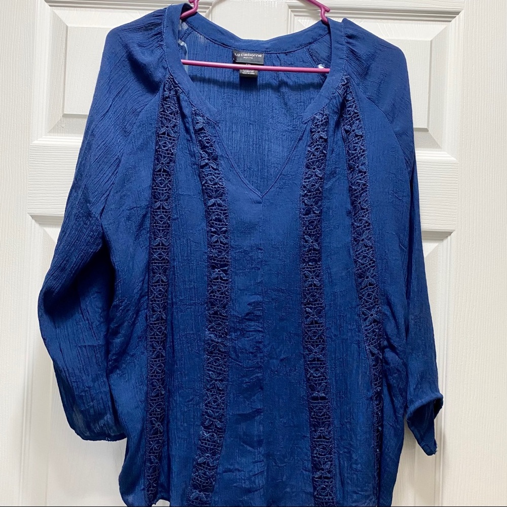 Women’s Liz Claiborne Tunic Top With 3/4 Sleeves.